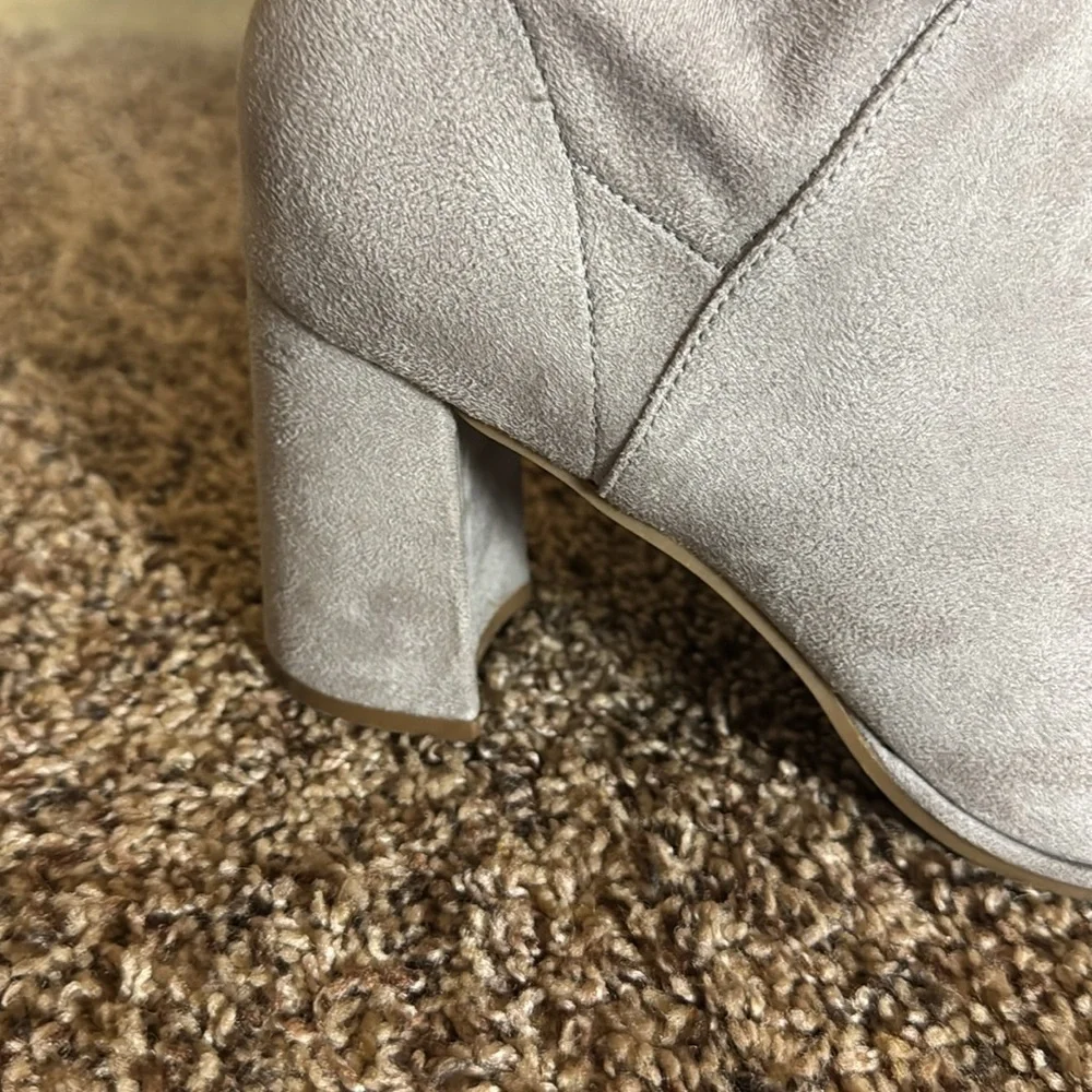 Marc Fisher Dyvine gray faux suede ankle boots with block heels Size 10
